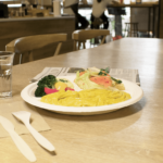 Karat Earth 3 Compartments, 10'' Molded Fiber Round Plates, PFAS Free, White - 500 pcs - Image 5