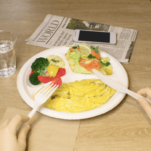 Karat Earth 3 Compartments, 10'' Molded Fiber Round Plates, PFAS Free, White - 500 pcs