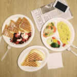 Karat Earth 3 Compartments, 10'' Molded Fiber Round Plates, PFAS Free, White - 500 pcs - Image 11