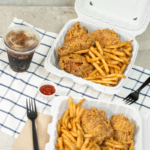 Karat Earth 9" x 9" Mineral Filled PP Hinged Container, White - 120 pcs - Image 5