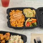 Karat Earth 9" x 9" Mineral Filled PP Hinged Container, Black, 3 compartments - 120 pcs - Image 2