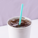 Karat Earth PLA Flat Lid for 44oz Paper Cold Cup (115mm) - 480 pcs - Image 3