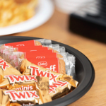 Karat Earth 9" Mineral Filled PP Round Plates, Black - 500 pcs - Image 5