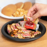 Karat Earth 9" Mineral Filled PP Round Plates, Black - 500 pcs - Image 2