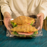 [200 ct] 9'' x 9'' Hinged Food Containers | PET | Clear