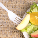 [250 sets] PP Plastic Medium-Heavy Weight Cutlery Kits with Salt and Pepper, White - Image 3